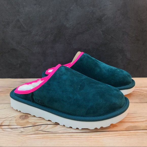 UGG Classic Slip On - Picture 7 of 16